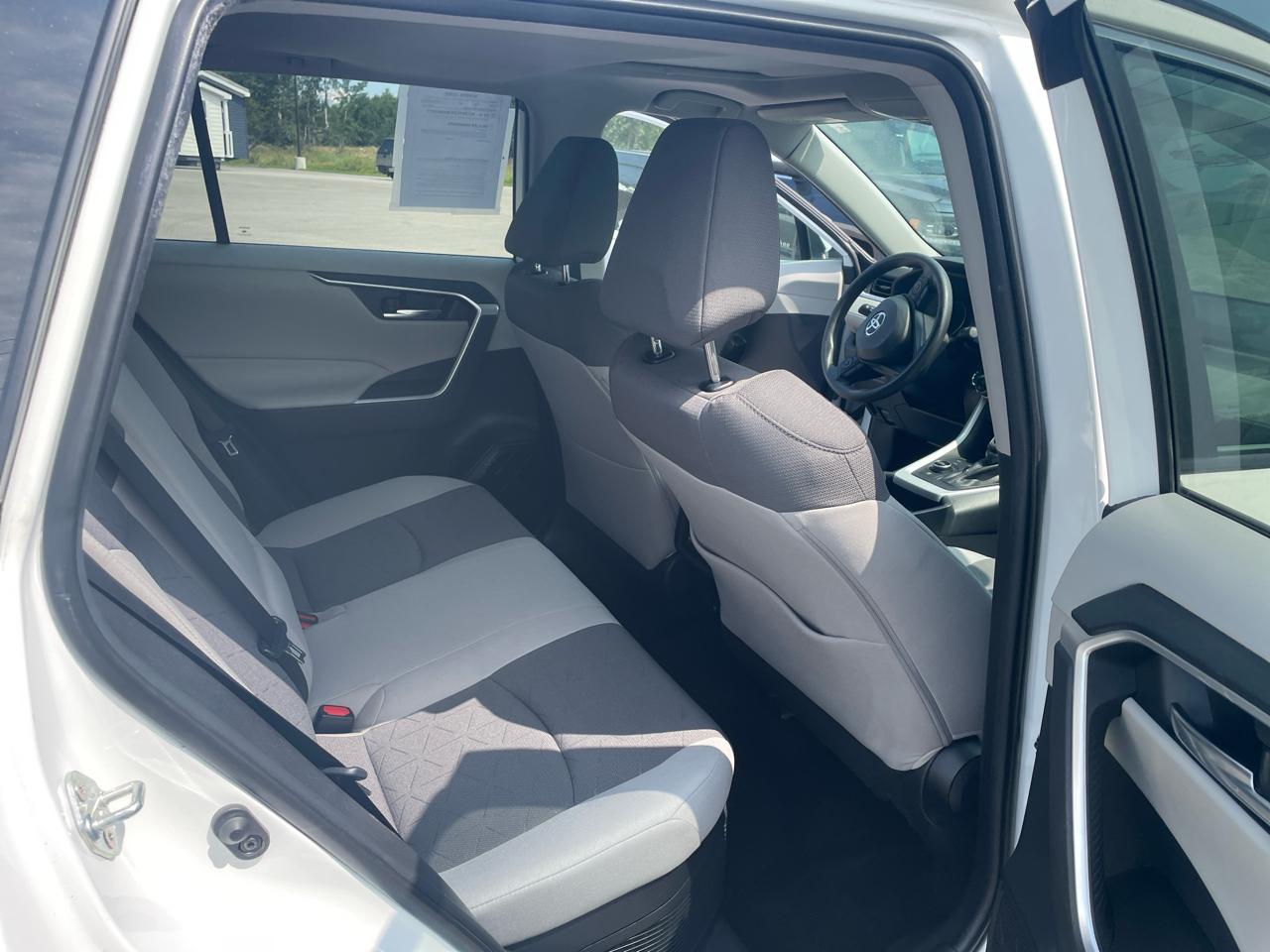 Toyota RAV4 Hybrid XLE AWD (Natl) 2021