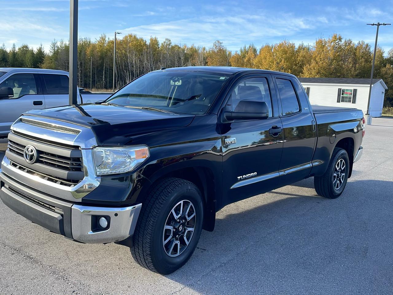 2015 Toyota Tundra 4WD Truck Double Cab 5.7L V8 6-Spd AT SR (Natl)
