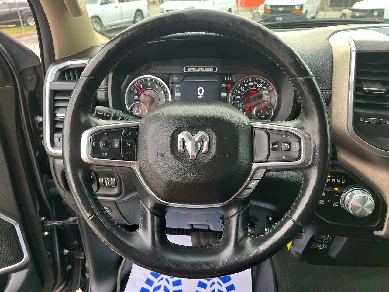 RAM 1500 Laramie Quad Cab 4WD 2019