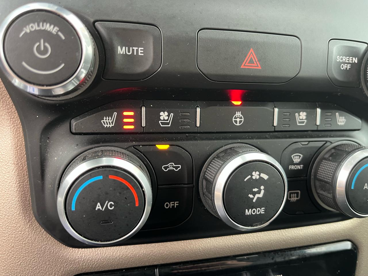 RAM 1500 Laramie Quad Cab 4WD 2019