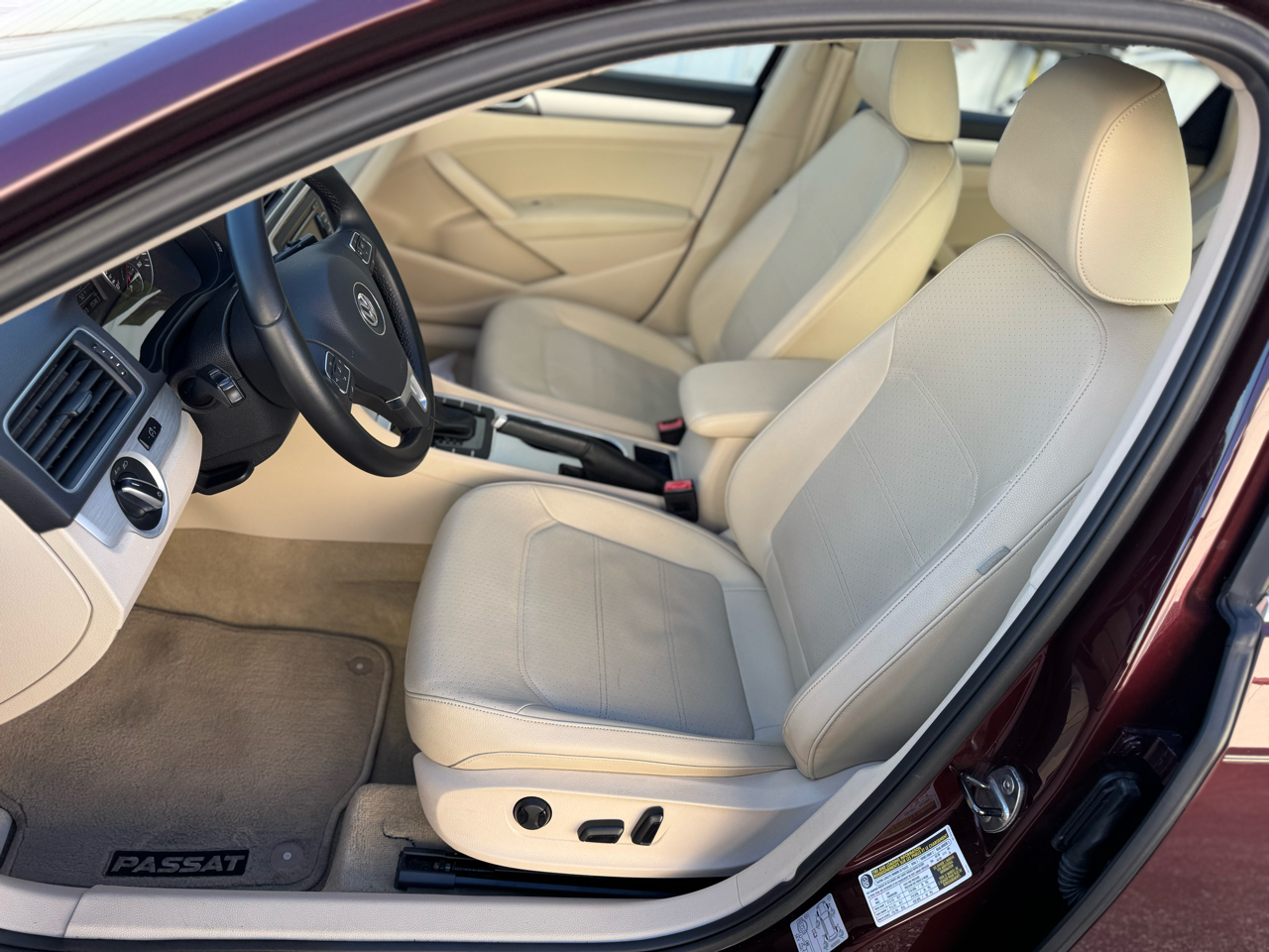 Volkswagen Passat 4dr Sdn 2.5L Auto SE w/Sunroof 2013