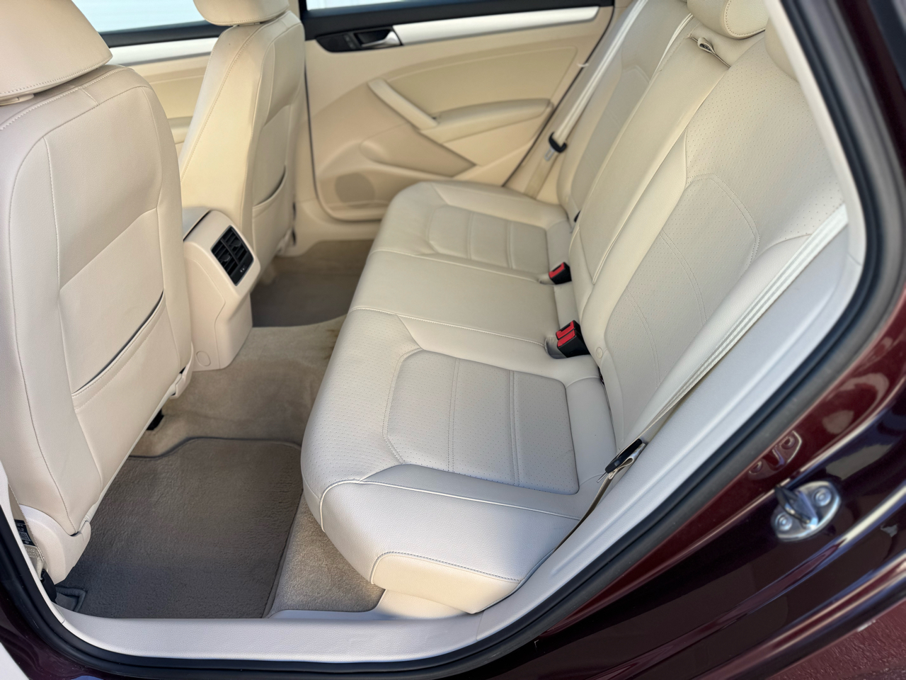 Volkswagen Passat 4dr Sdn 2.5L Auto SE w/Sunroof 2013