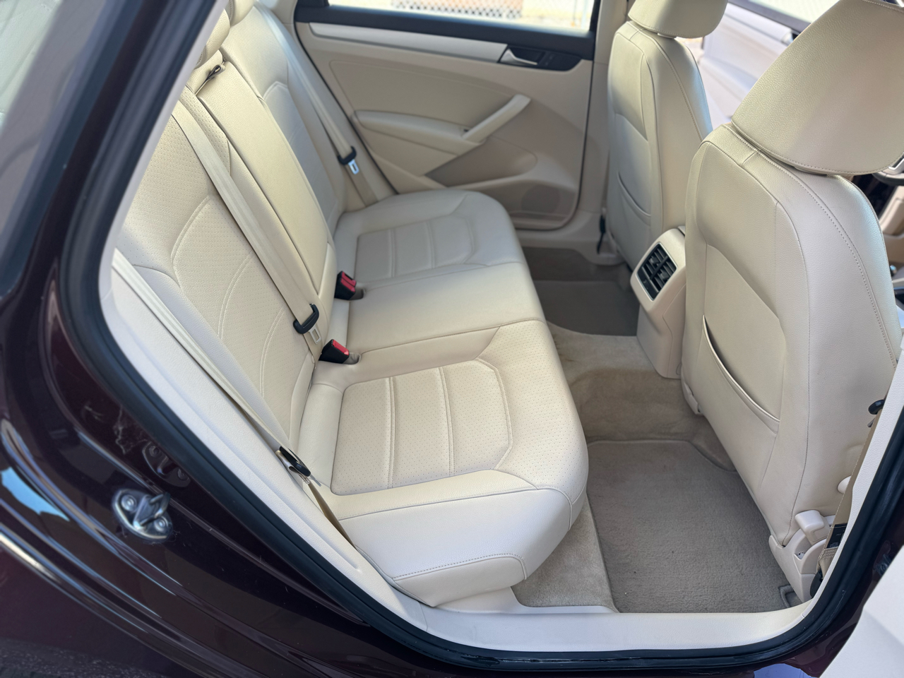 Volkswagen Passat 4dr Sdn 2.5L Auto SE w/Sunroof 2013