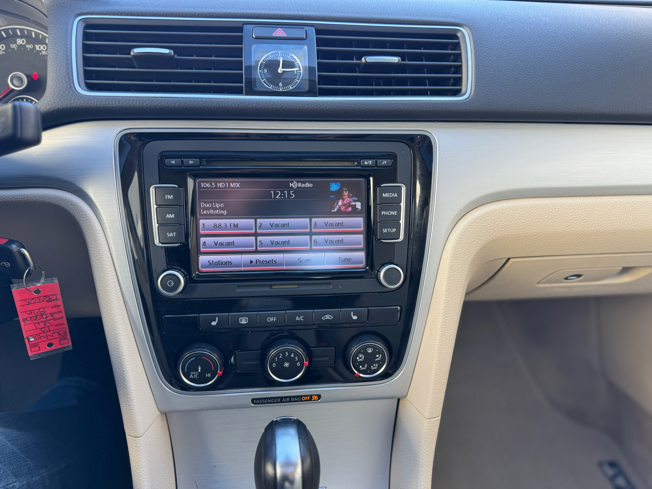 Volkswagen Passat 4dr Sdn 2.5L Auto SE w/Sunroof 2013