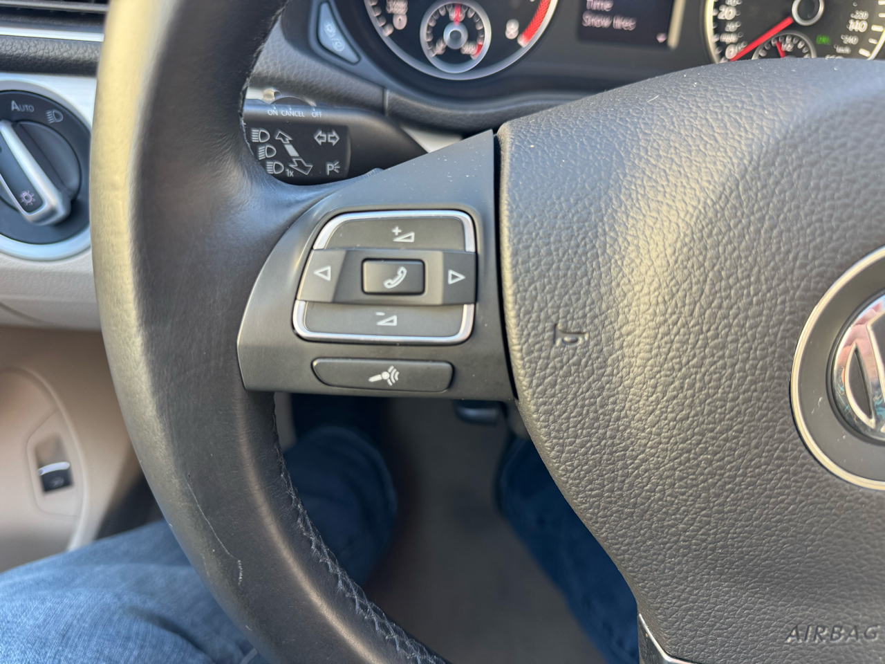 Volkswagen Passat 4dr Sdn 2.5L Auto SE w/Sunroof 2013