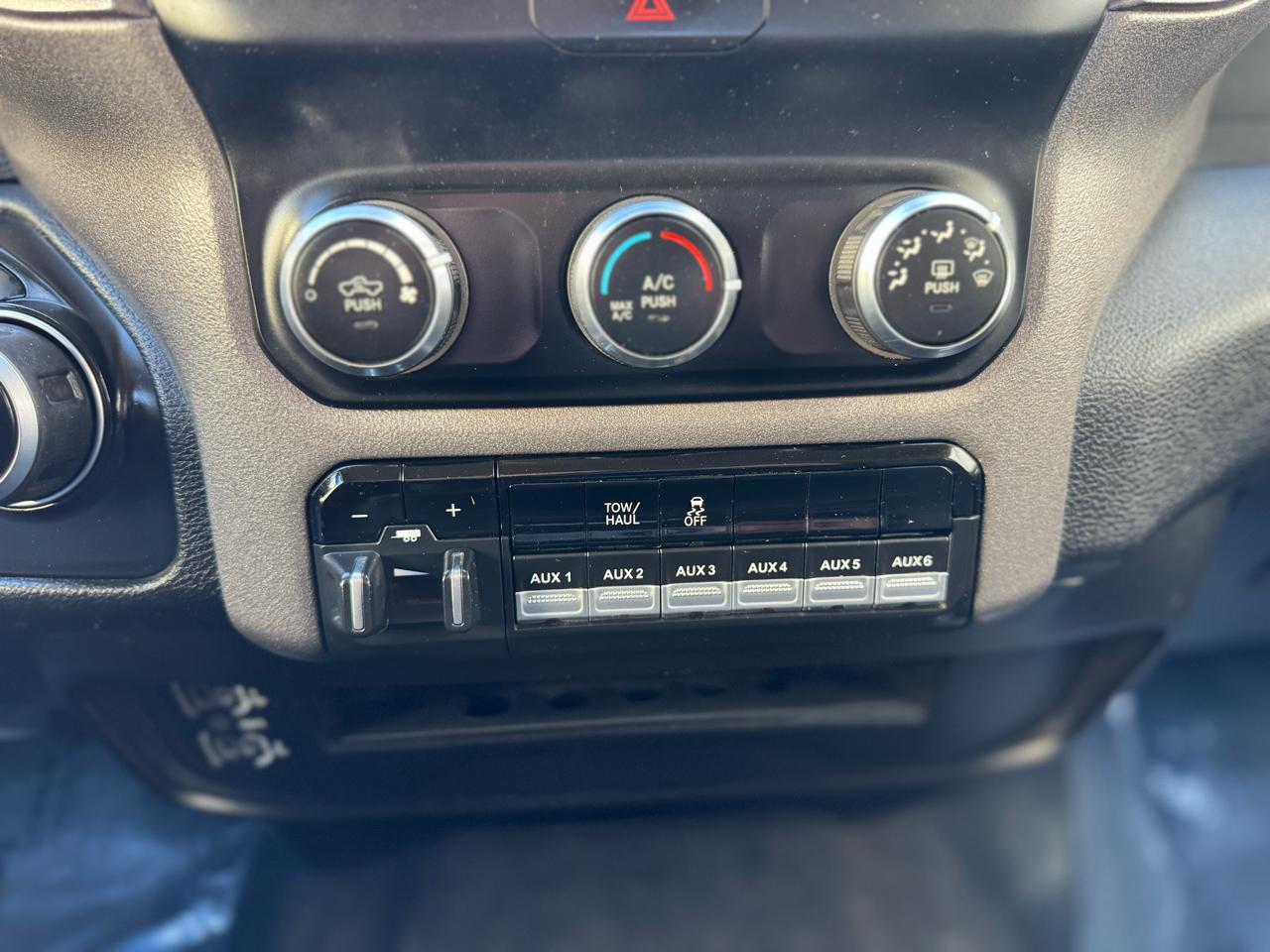 RAM 2500 Tradesman 4x4 Crew Cab 6'4" Box 2019