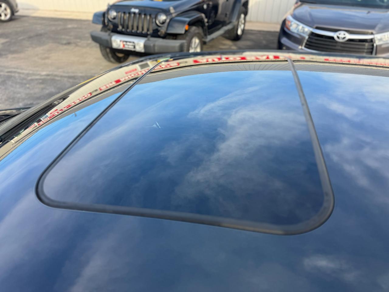 Volkswagen GTI 4dr HB DSG w/Sunroof & Navi PZEV 2012