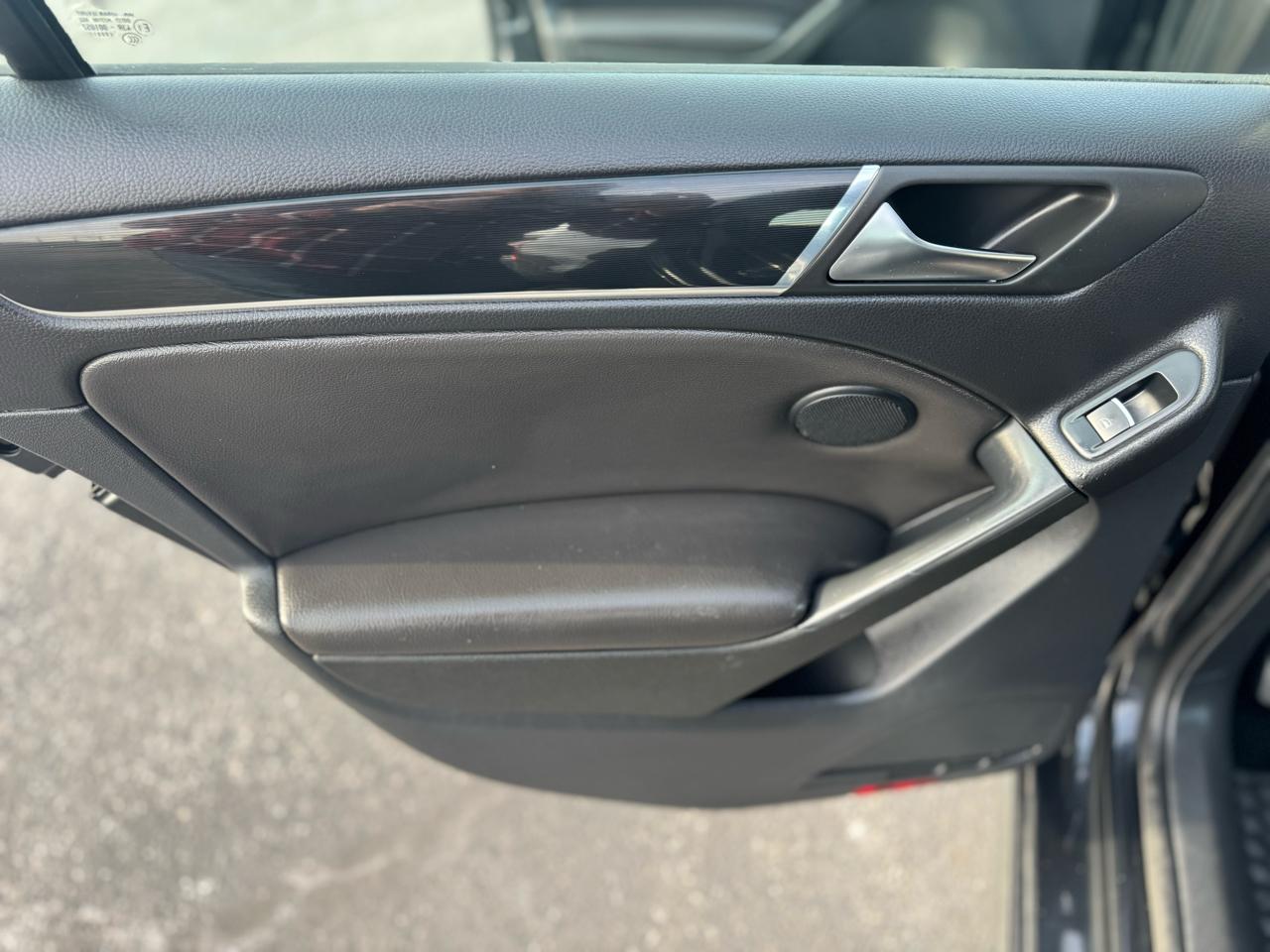 Volkswagen GTI 4dr HB DSG w/Sunroof & Navi PZEV 2012