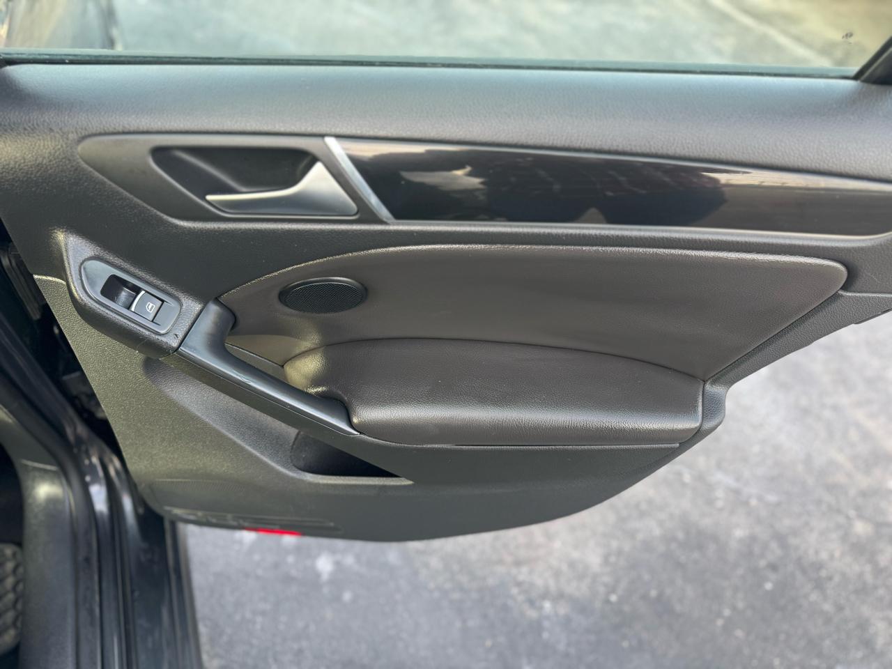 Volkswagen GTI 4dr HB DSG w/Sunroof & Navi PZEV 2012