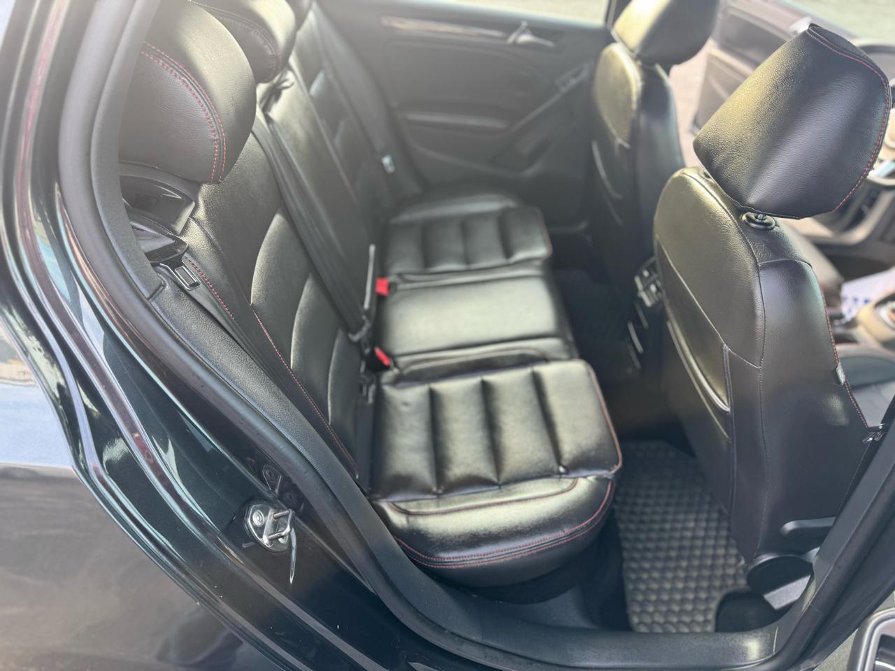 Volkswagen GTI 4dr HB DSG w/Sunroof & Navi PZEV 2012