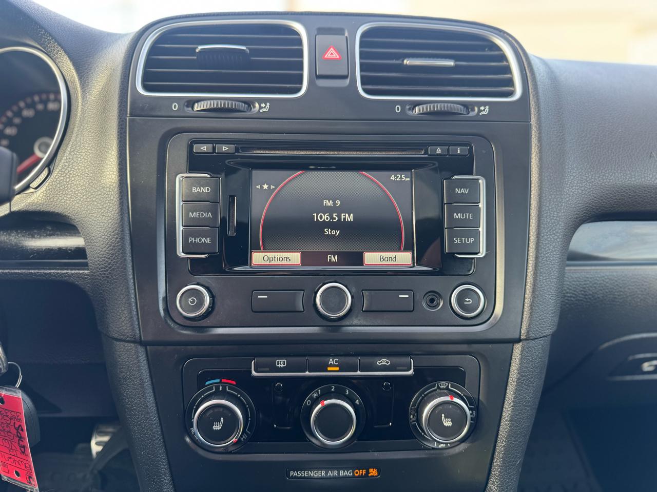 Volkswagen GTI 4dr HB DSG w/Sunroof & Navi PZEV 2012