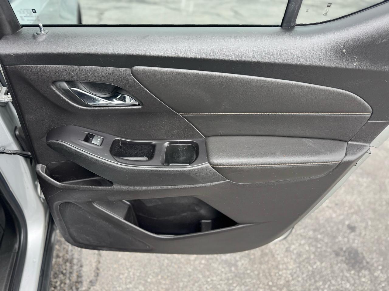 Chevrolet Traverse FWD 4dr LT Cloth w/1LT 2019