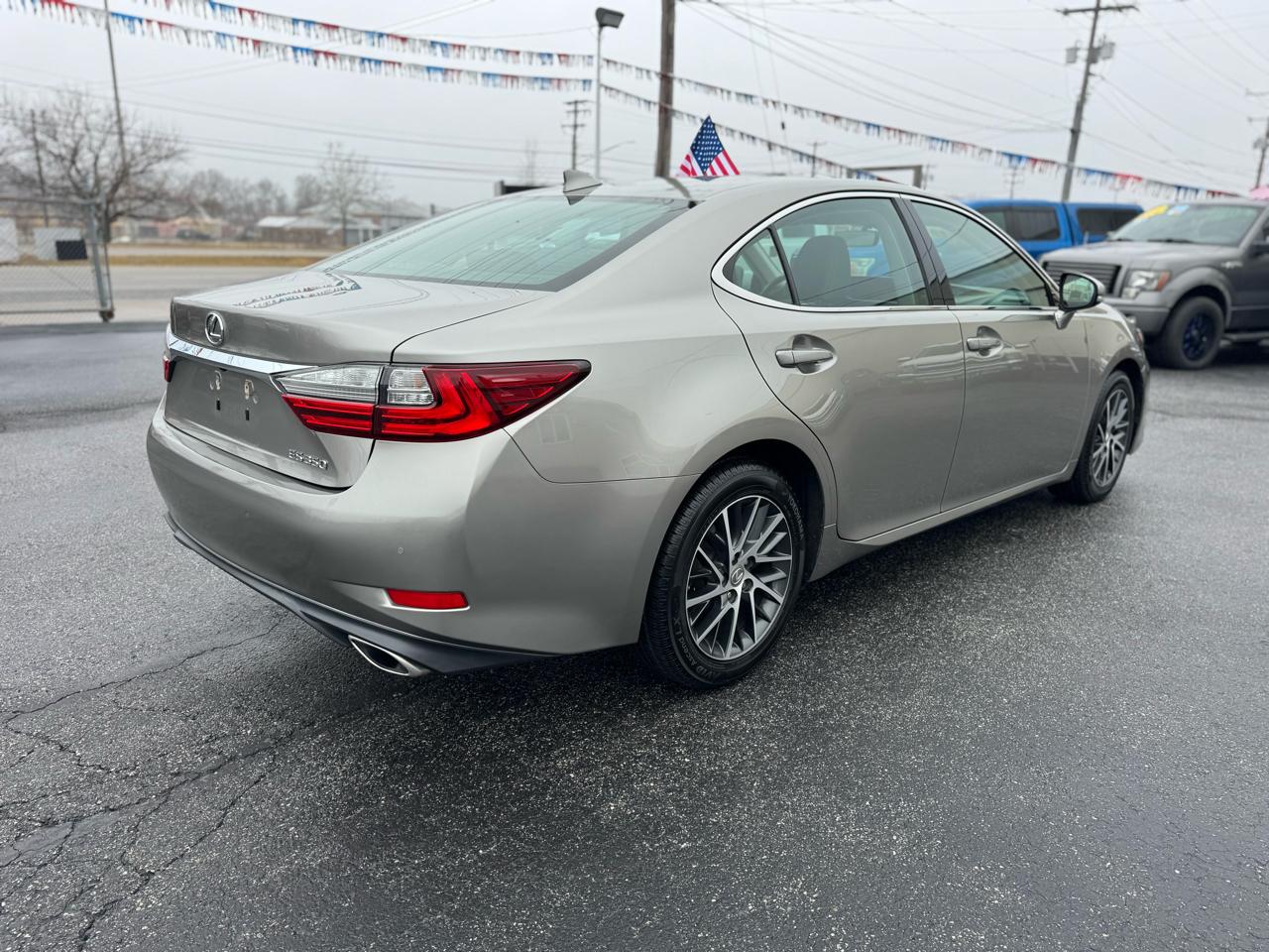 Lexus ES 350 4dr Sdn 2016