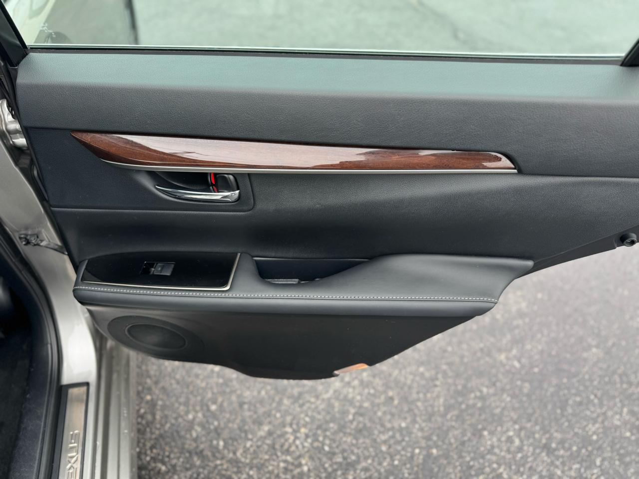 Lexus ES 350 4dr Sdn 2016