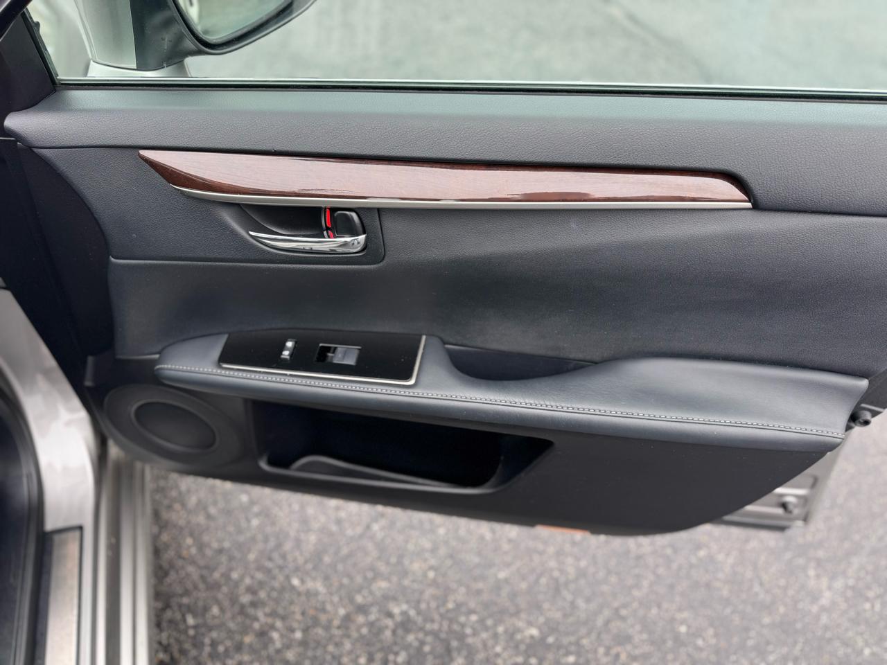 Lexus ES 350 4dr Sdn 2016