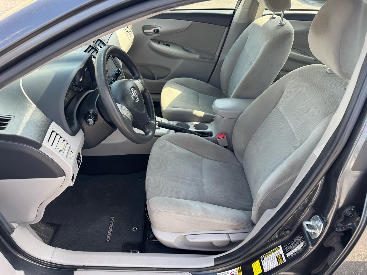 Toyota Corolla 4dr Sdn Auto LE Special Edition (Natl) 2013