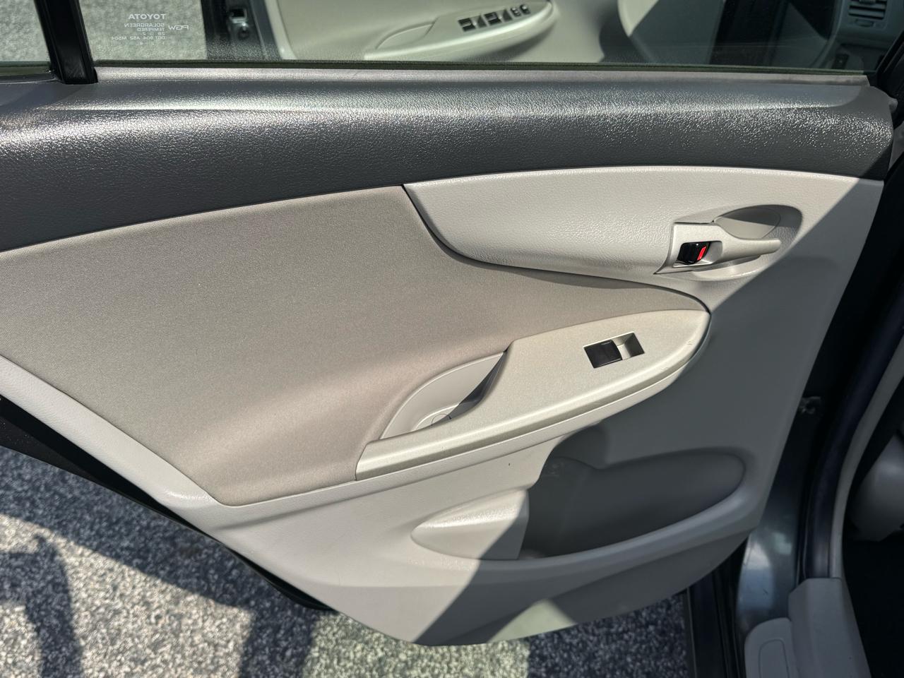 Toyota Corolla 4dr Sdn Auto LE Special Edition (Natl) 2013