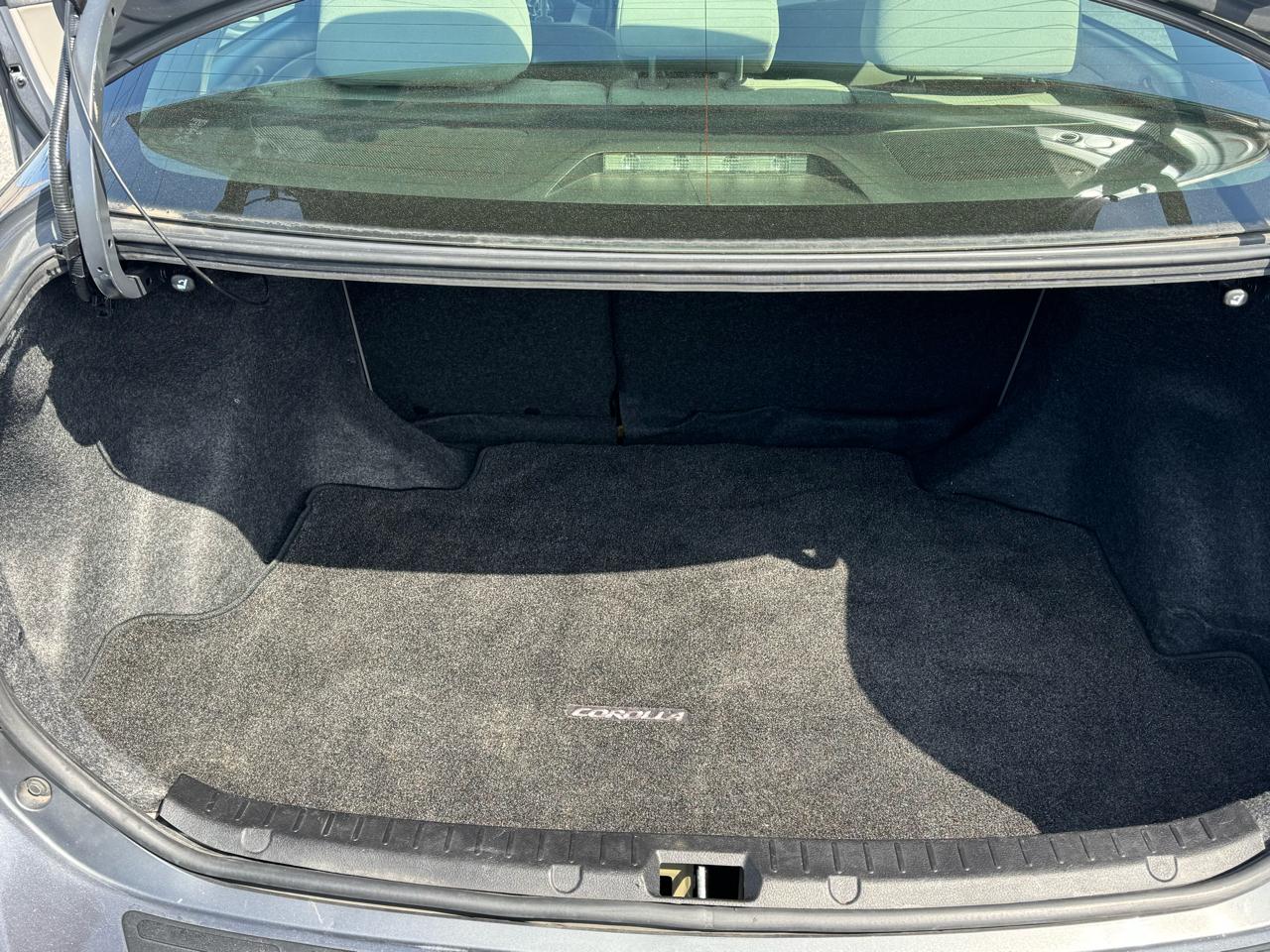 Toyota Corolla 4dr Sdn Auto LE Special Edition (Natl) 2013