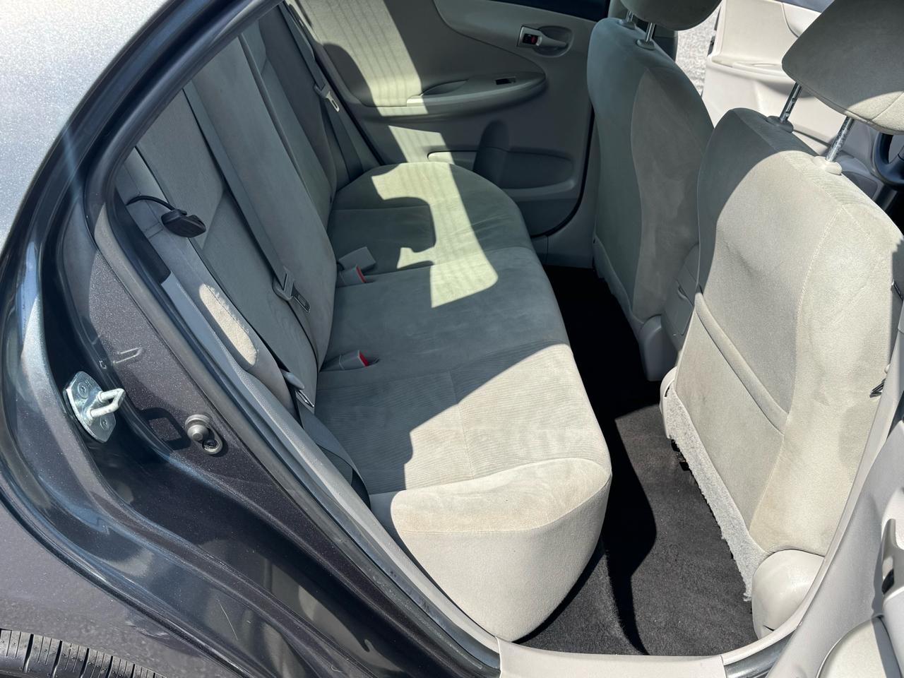 Toyota Corolla 4dr Sdn Auto LE Special Edition (Natl) 2013