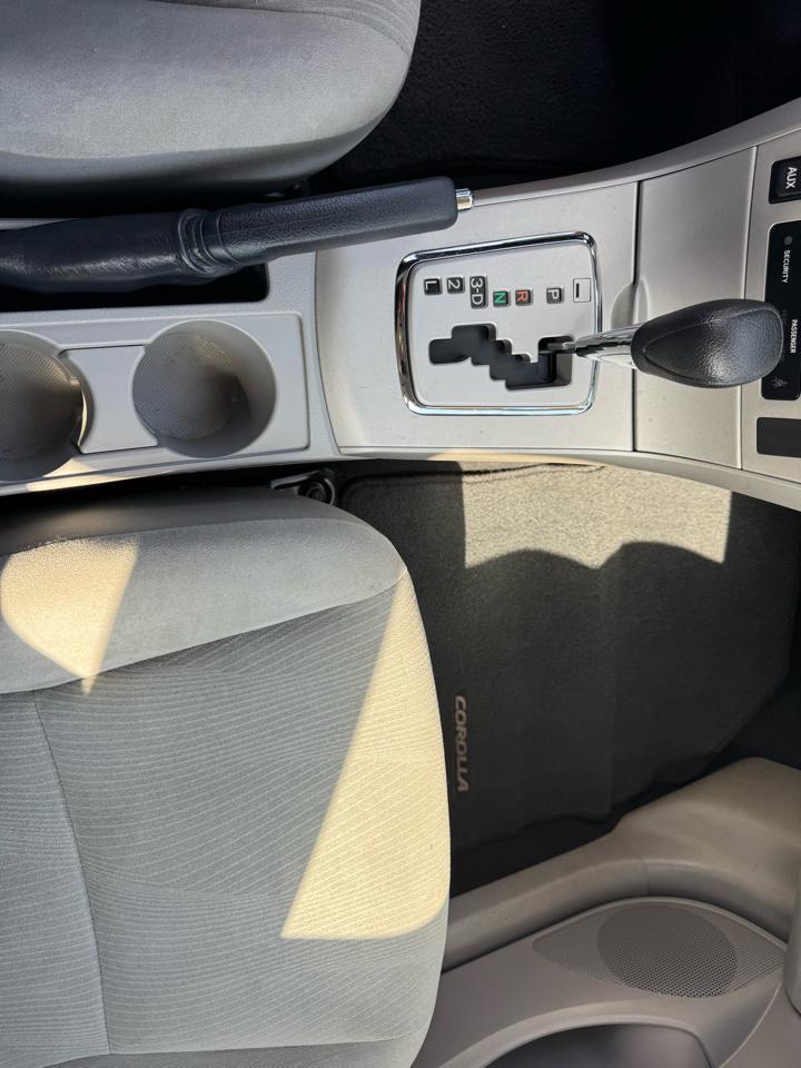 Toyota Corolla 4dr Sdn Auto LE Special Edition (Natl) 2013