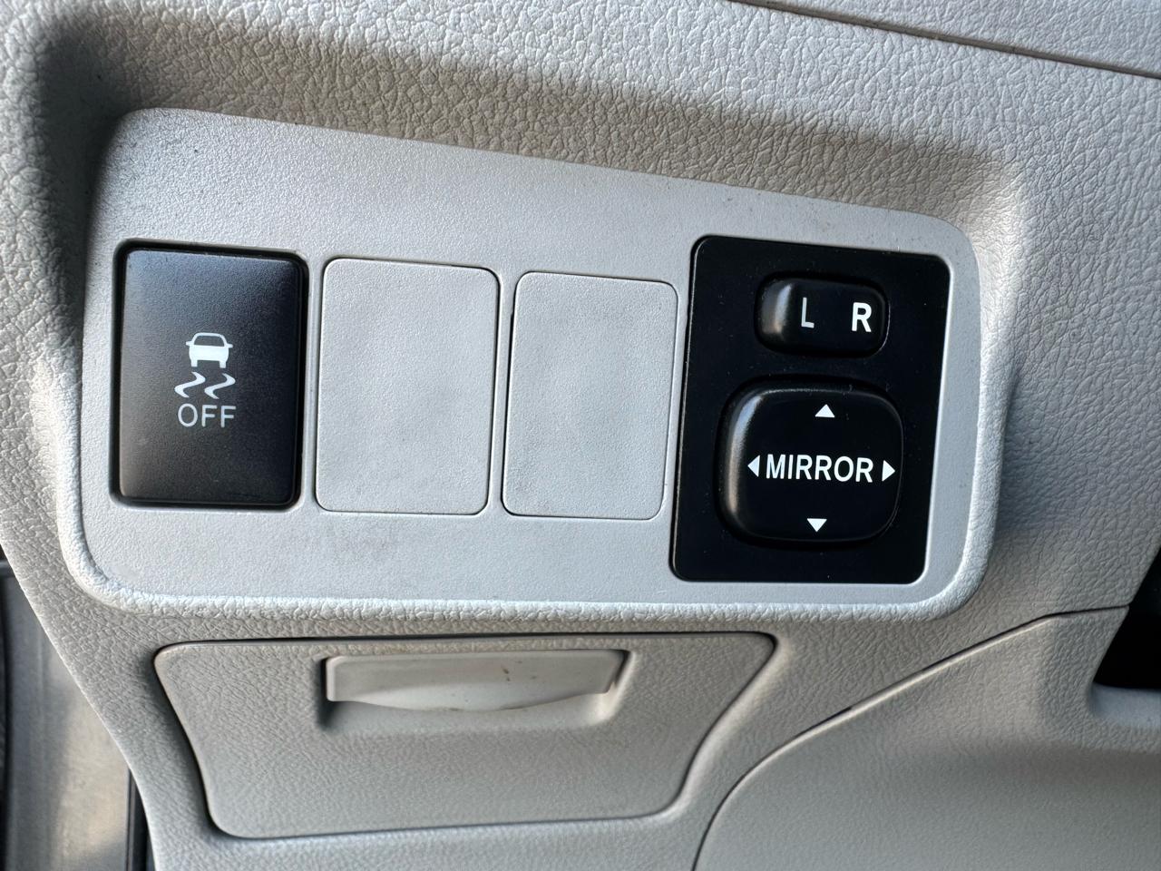 Toyota Corolla 4dr Sdn Auto LE Special Edition (Natl) 2013