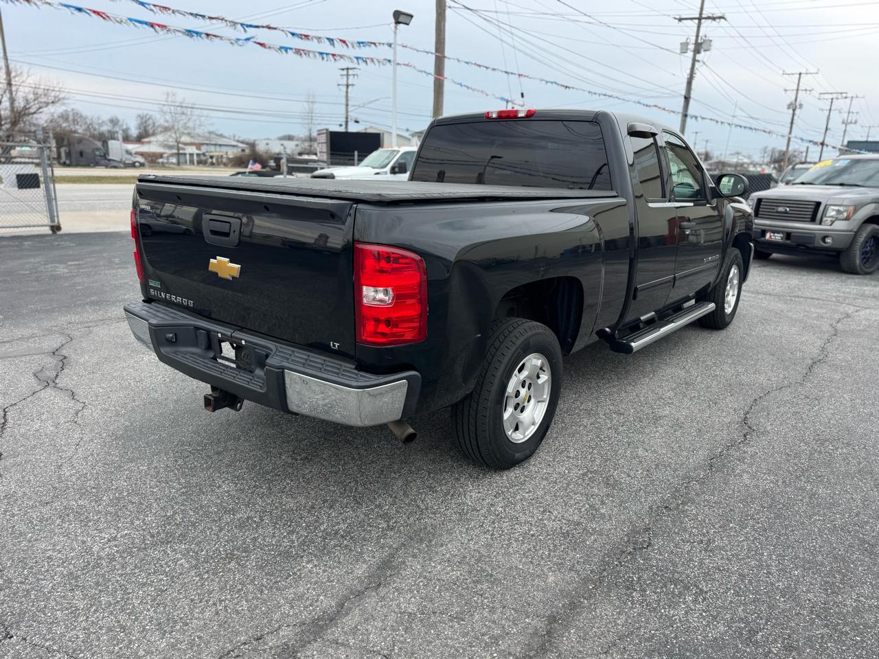 Chevrolet Silverado 1500 2WD Ext Cab 143.5" LT 2012