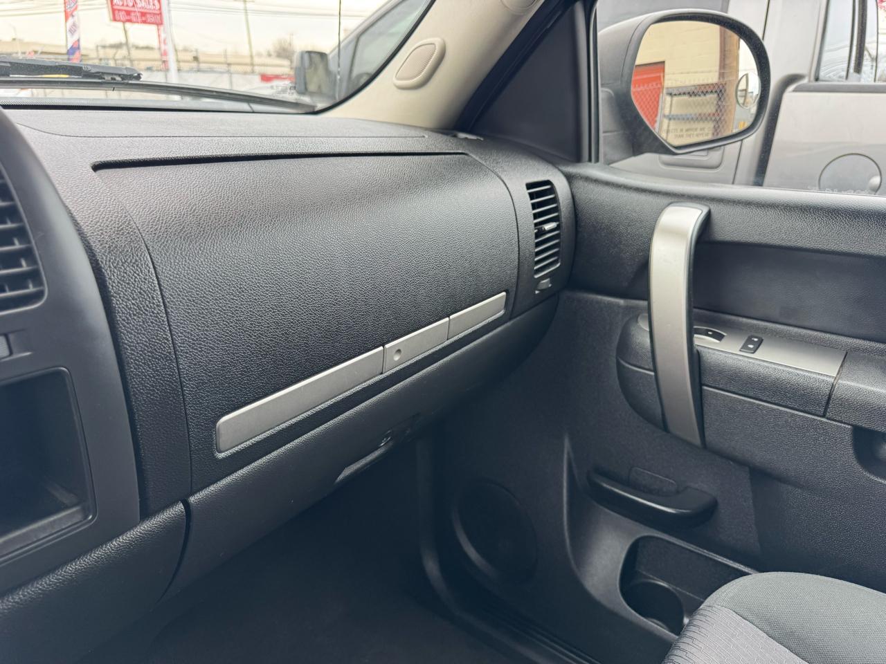 Chevrolet Silverado 1500 2WD Ext Cab 143.5" LT 2012