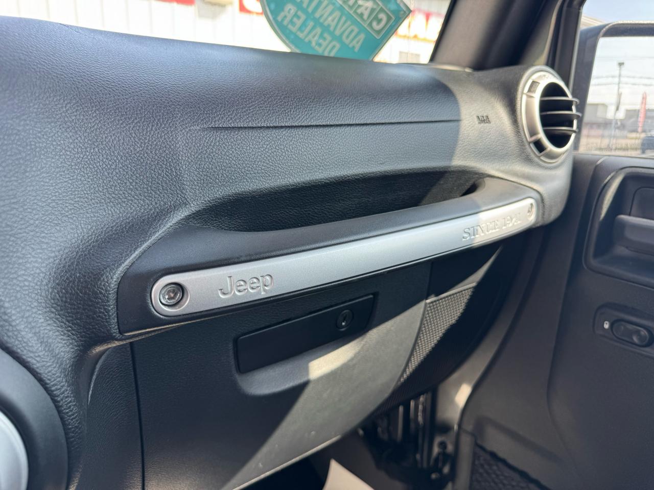 Jeep Wrangler Unlimited 4WD 4dr Rubicon 2016