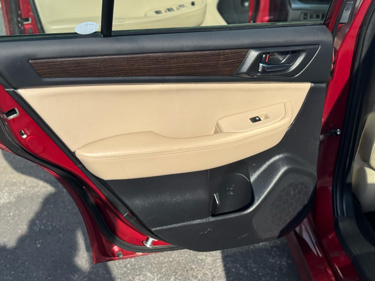 Subaru Legacy 4dr Sdn 2.5i Limited 2015