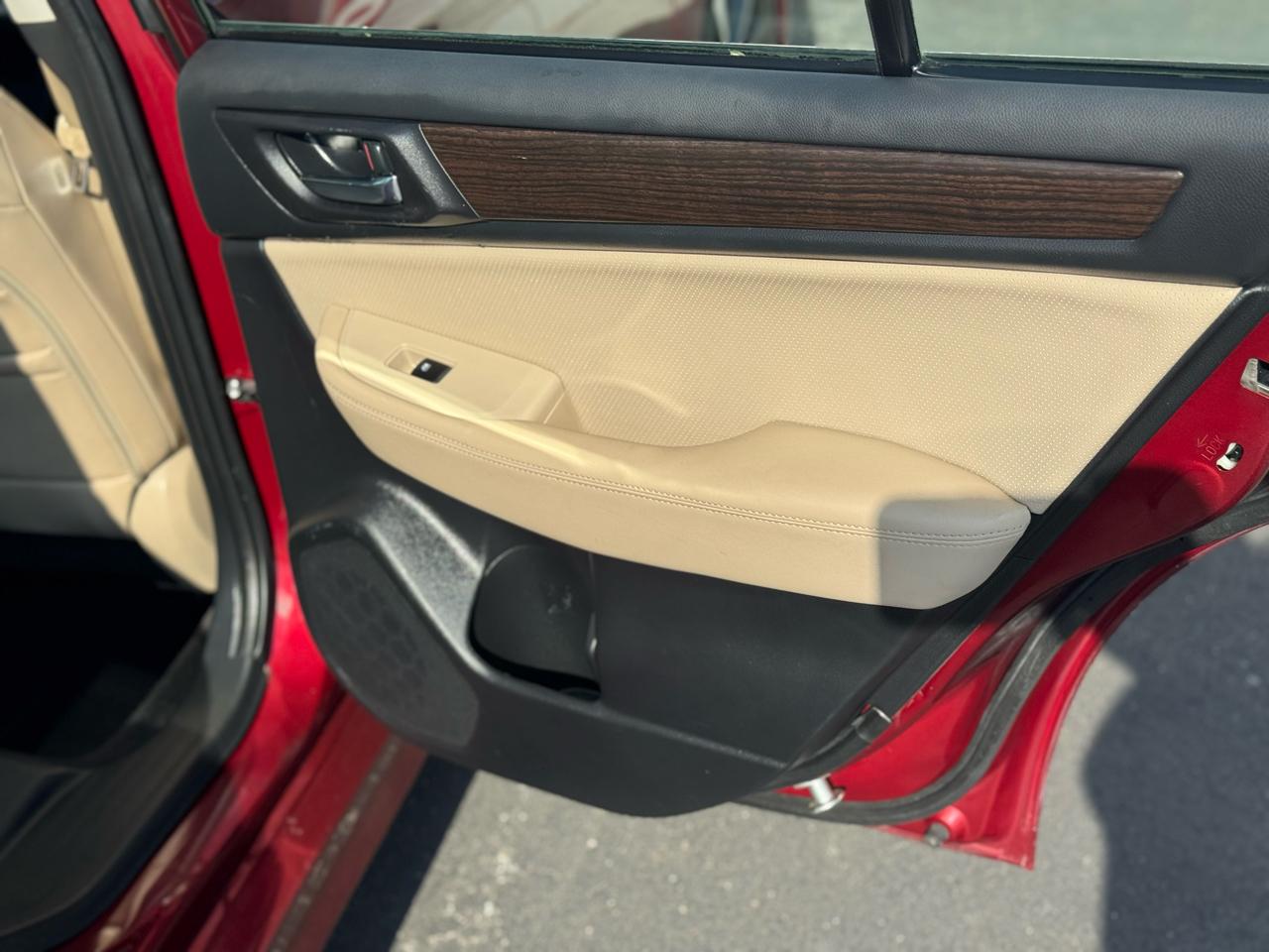 Subaru Legacy 4dr Sdn 2.5i Limited 2015