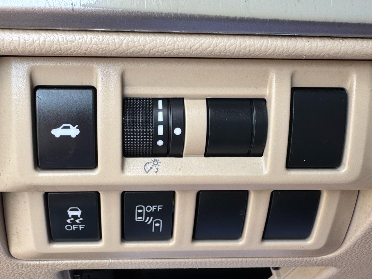 Subaru Legacy 4dr Sdn 2.5i Limited 2015