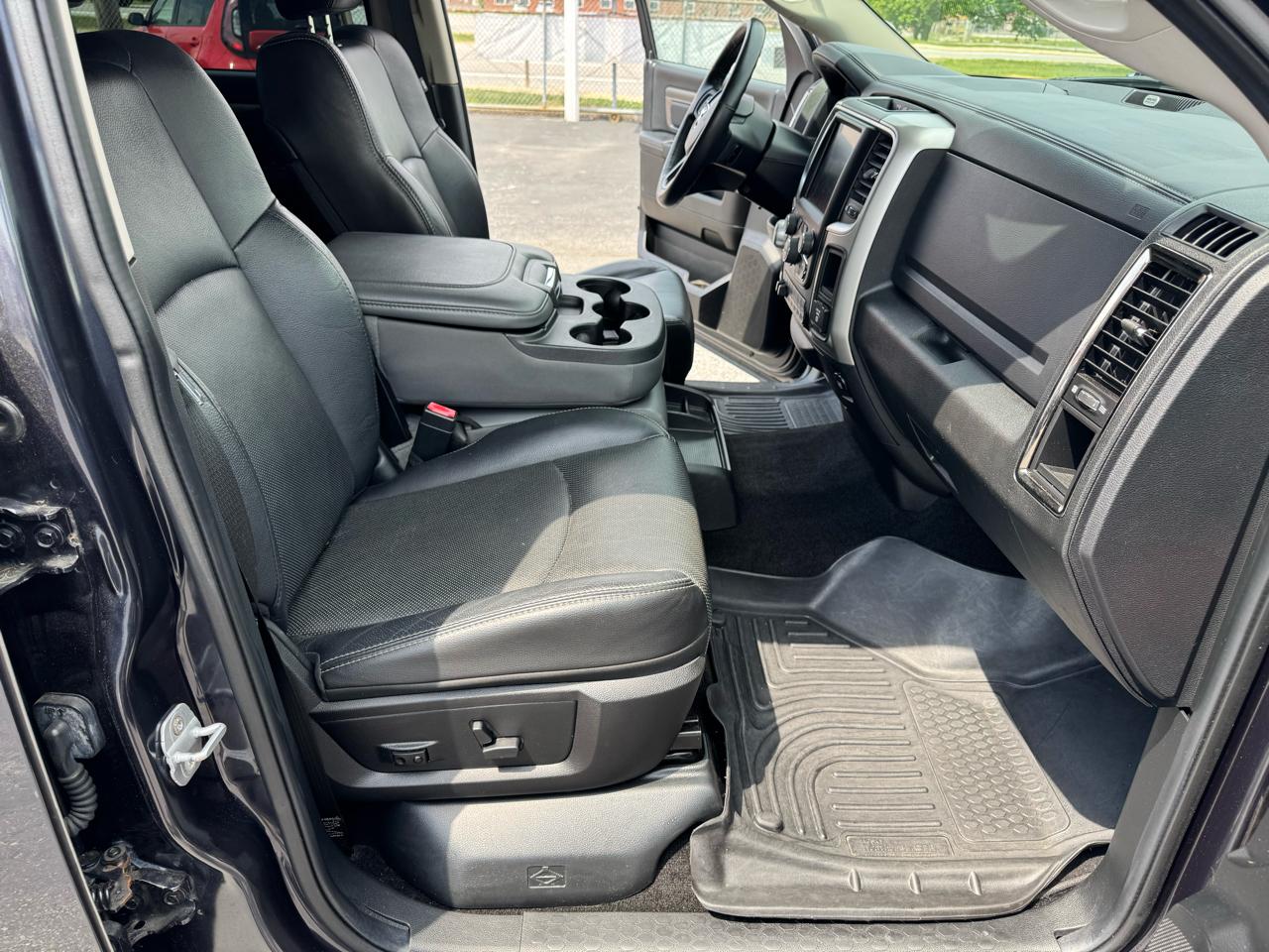 RAM 1500 4WD Crew Cab 149" Sport 2014