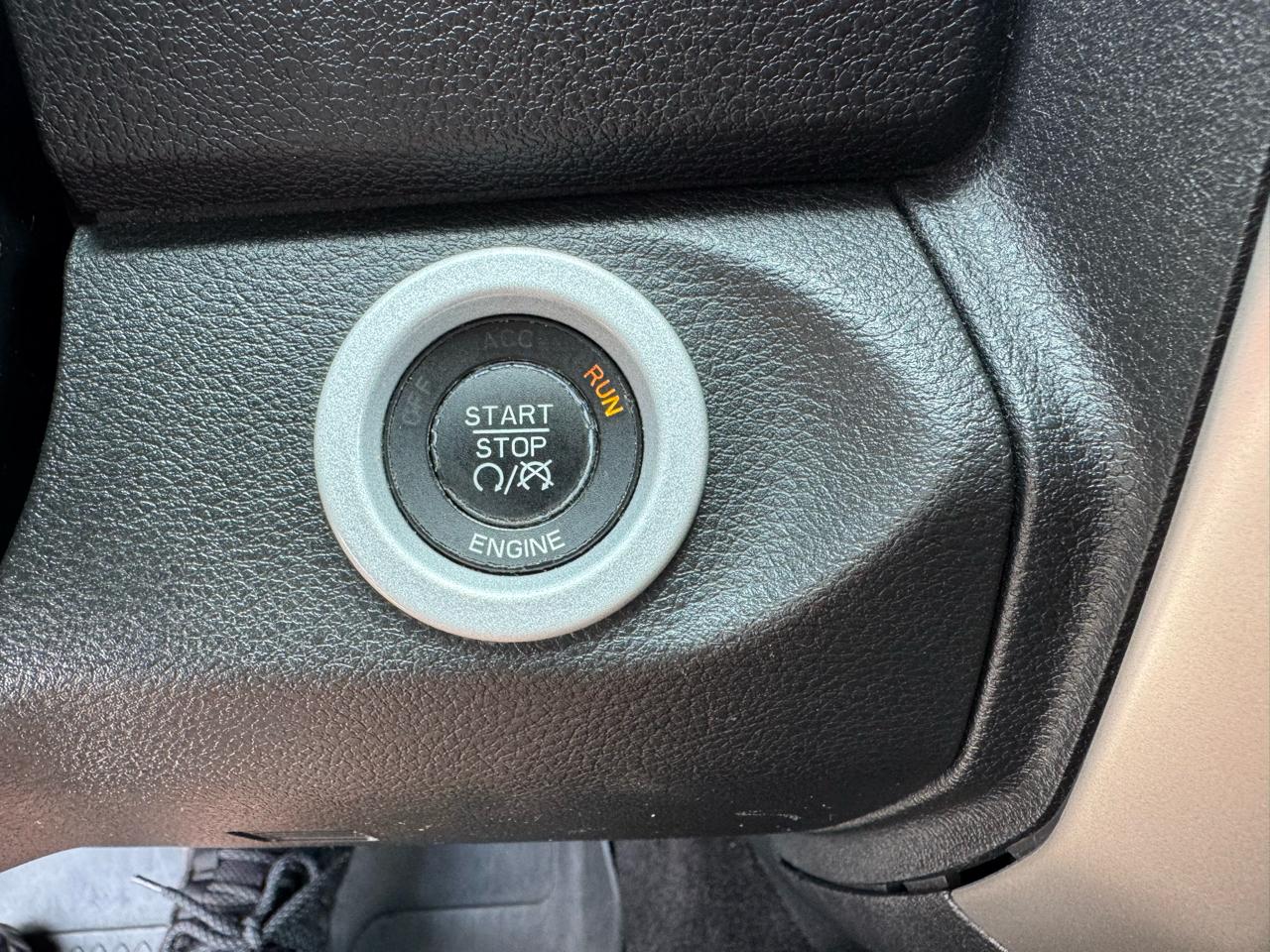 RAM 1500 4WD Crew Cab 149" Sport 2014
