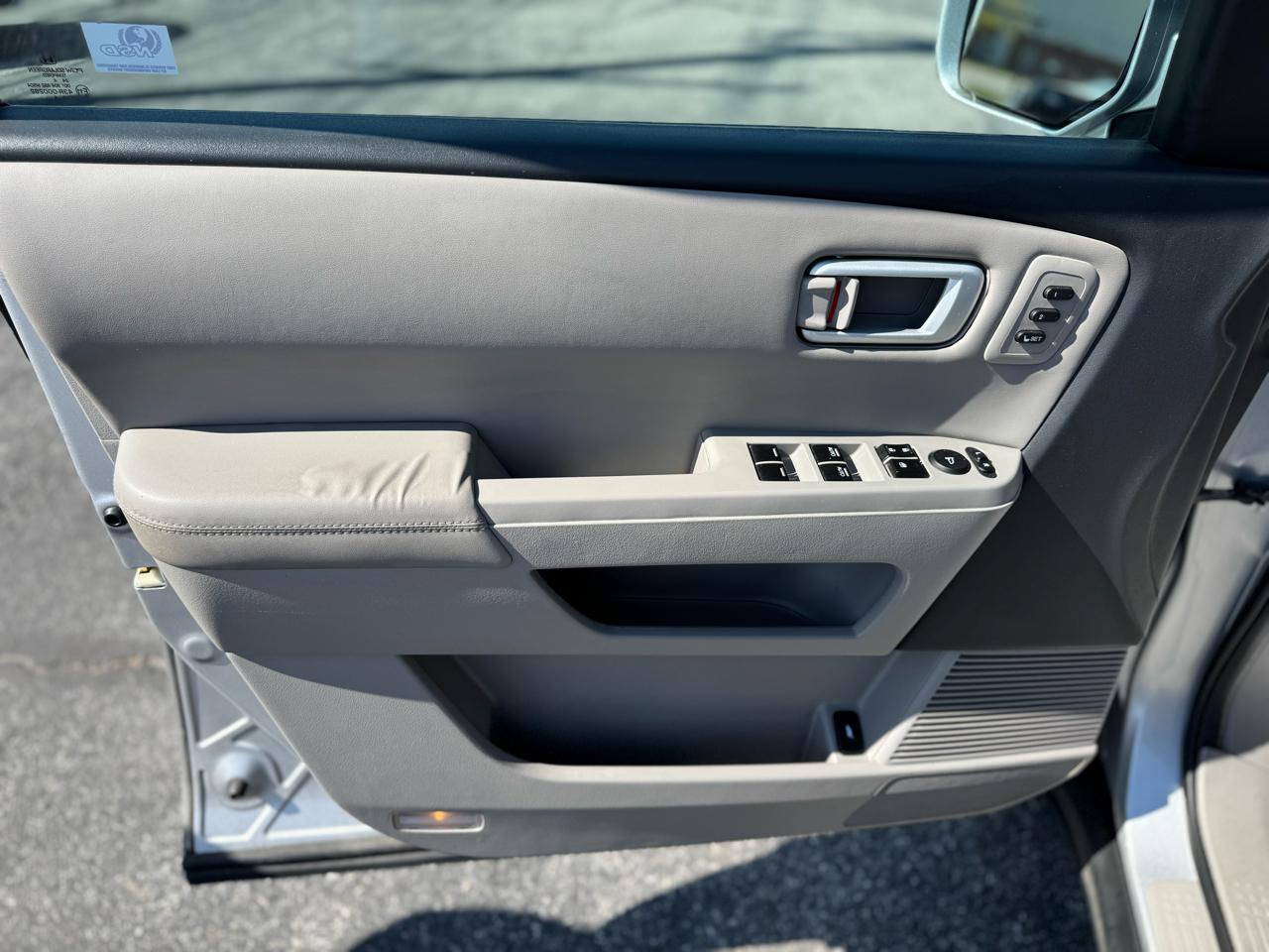 Honda Pilot 4WD 4dr Touring w/RES & Navi 2015