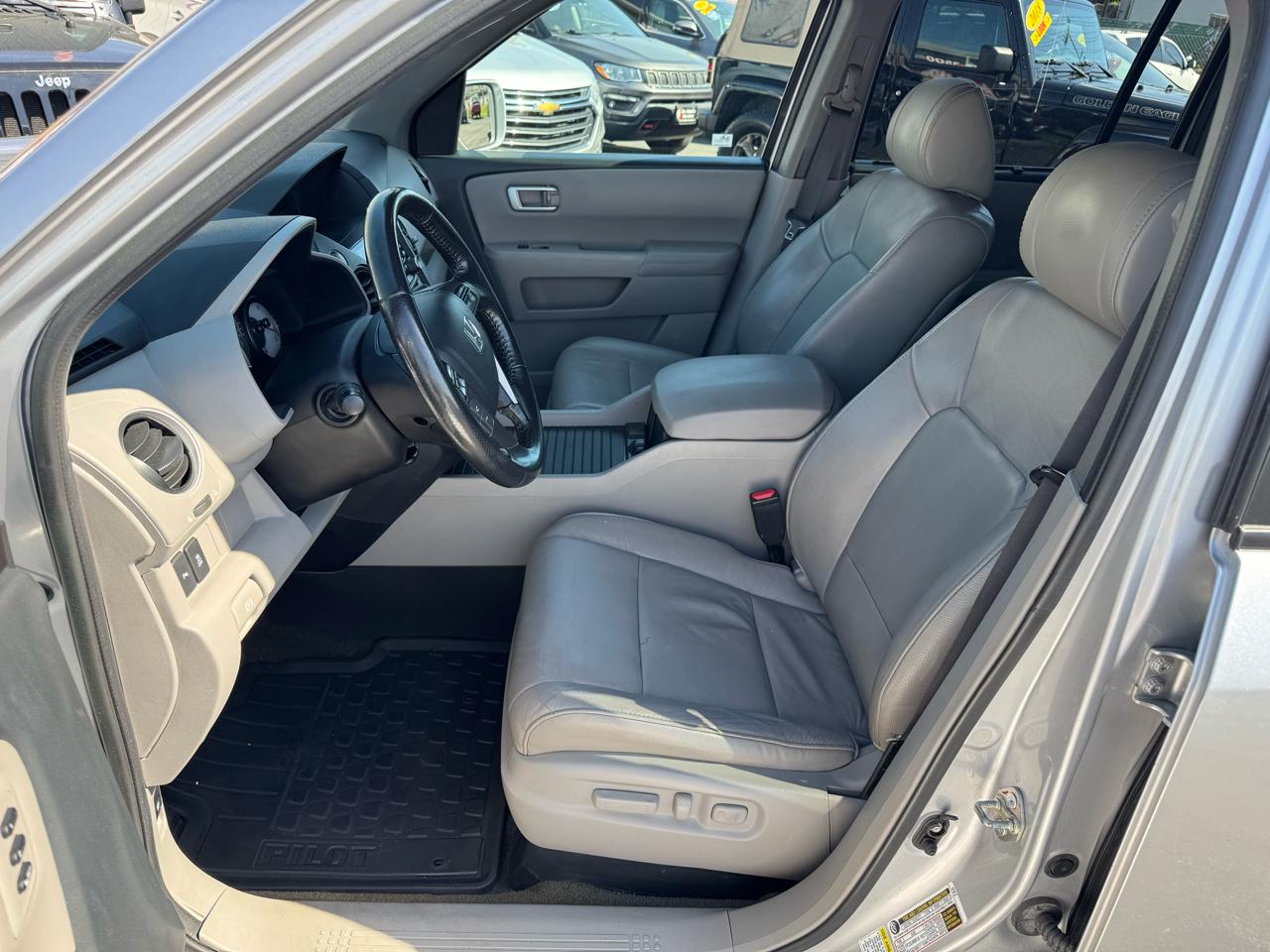 Honda Pilot 4WD 4dr Touring w/RES & Navi 2015