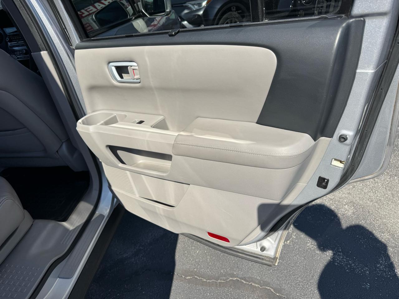 Honda Pilot 4WD 4dr Touring w/RES & Navi 2015