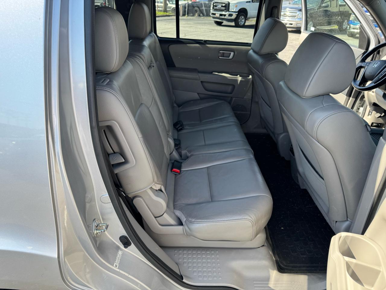 Honda Pilot 4WD 4dr Touring w/RES & Navi 2015