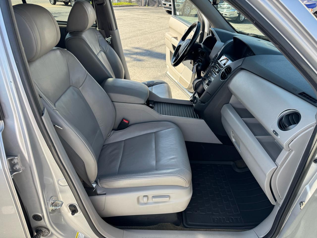 Honda Pilot 4WD 4dr Touring w/RES & Navi 2015