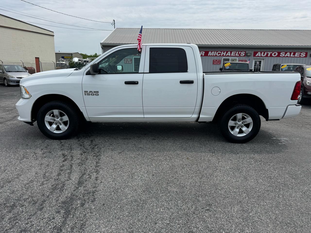 RAM 1500 4WD Crew Cab 140.5" Express 2016