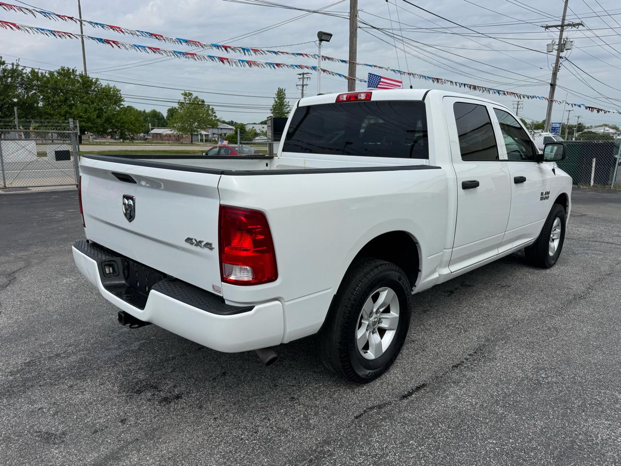 RAM 1500 4WD Crew Cab 140.5" Express 2016