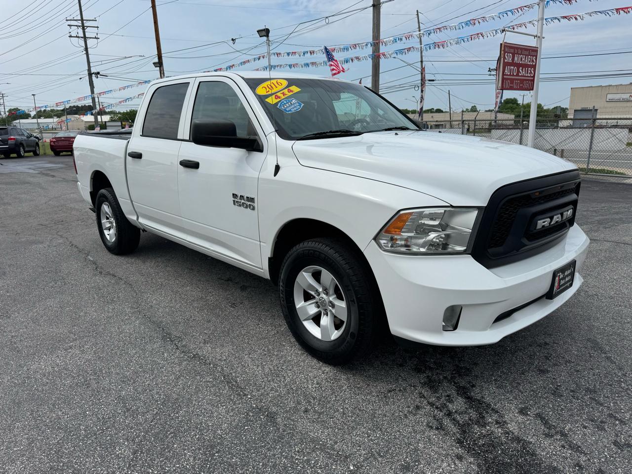RAM 1500 4WD Crew Cab 140.5" Express 2016