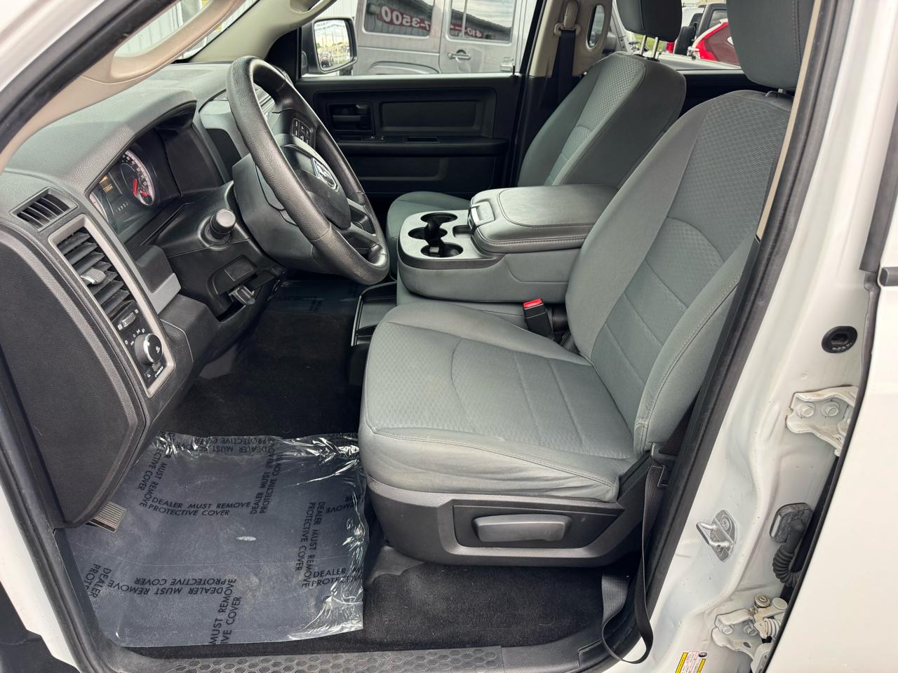RAM 1500 4WD Crew Cab 140.5" Express 2016