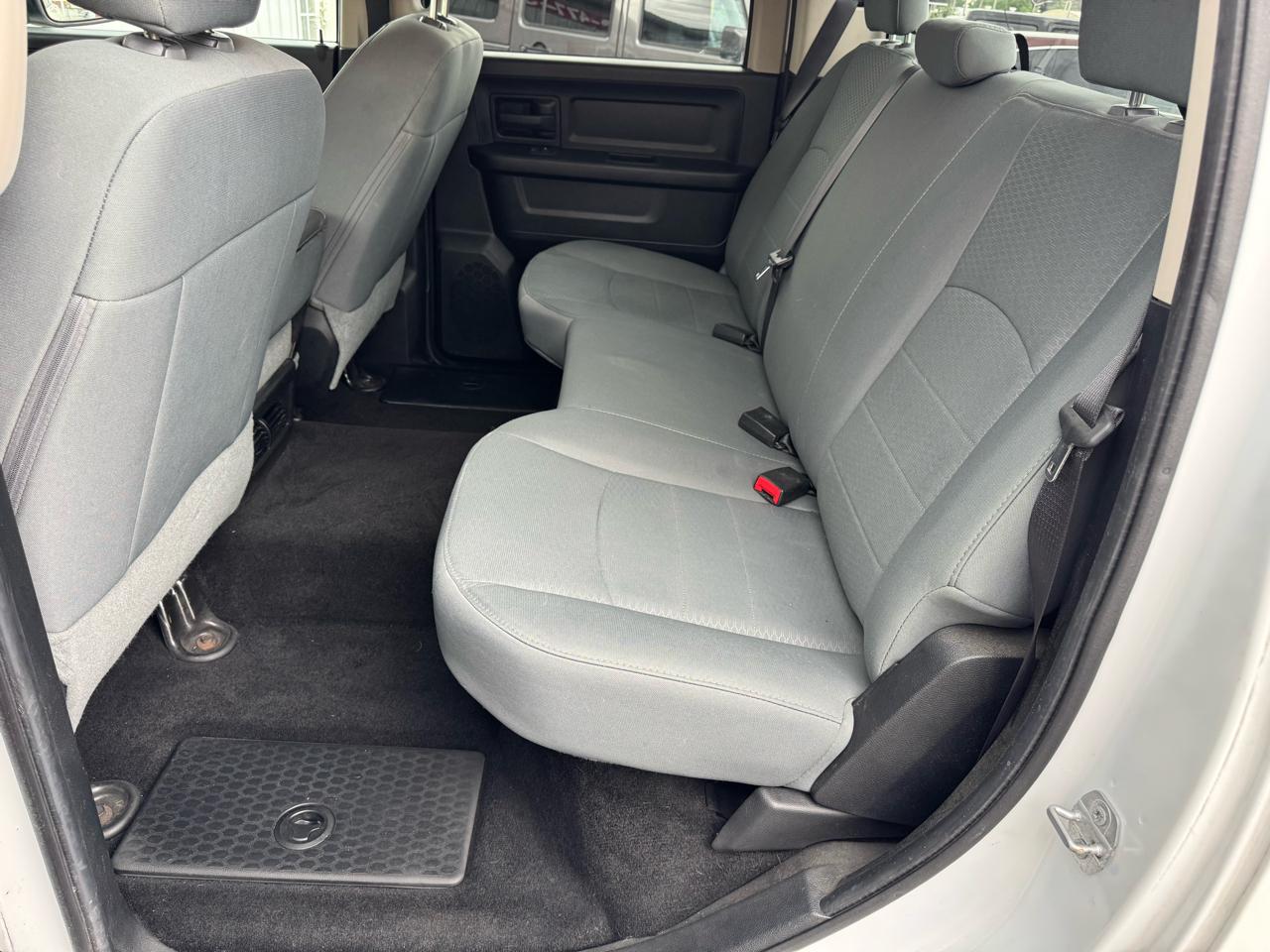 RAM 1500 4WD Crew Cab 140.5" Express 2016