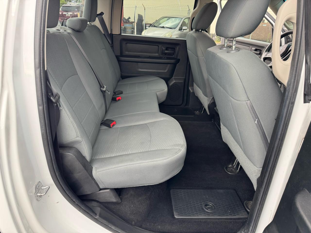 RAM 1500 4WD Crew Cab 140.5" Express 2016