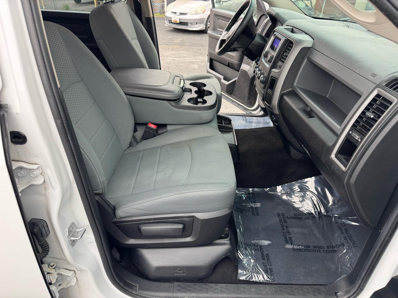 RAM 1500 4WD Crew Cab 140.5" Express 2016