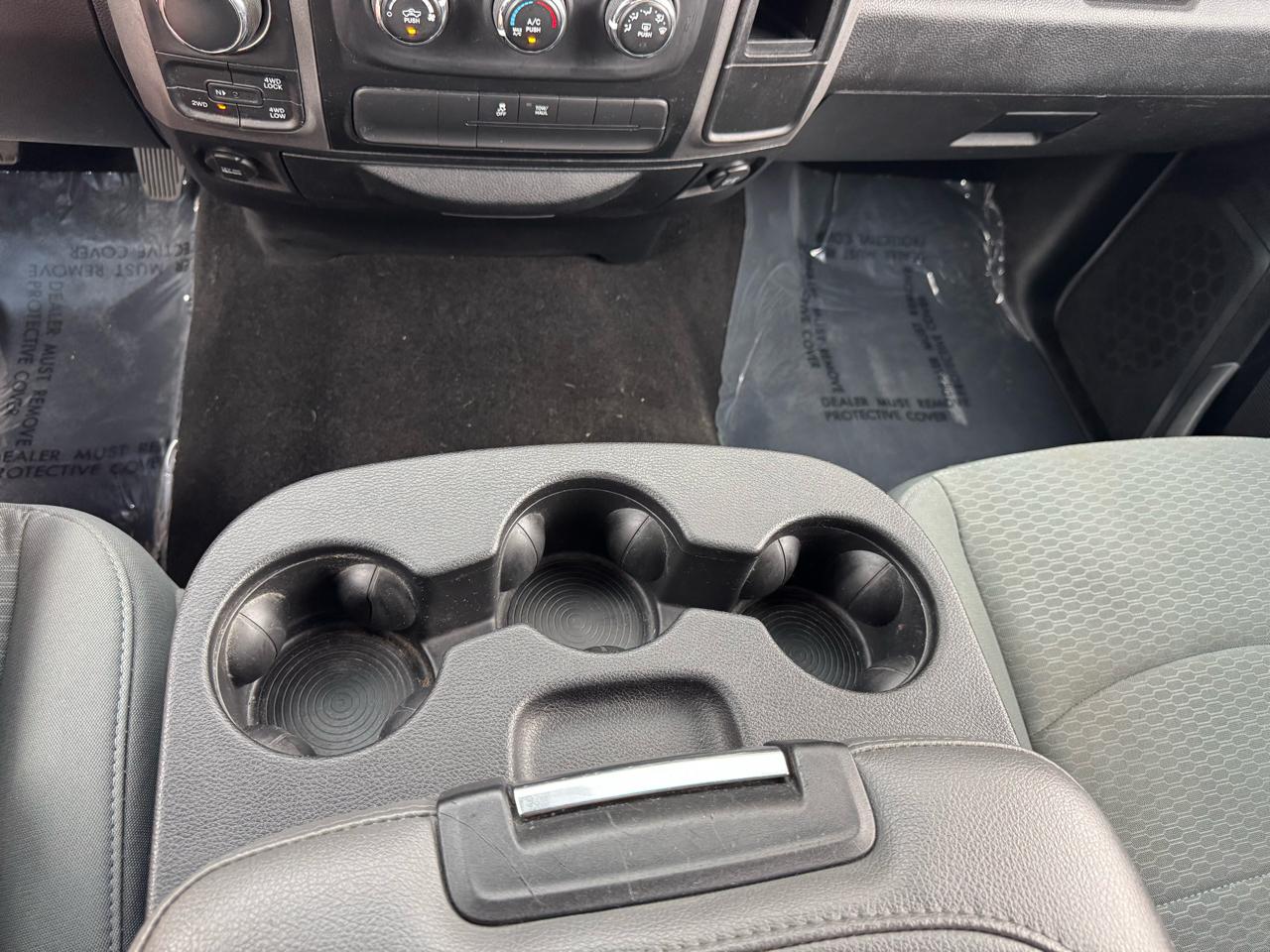 RAM 1500 4WD Crew Cab 140.5" Express 2016
