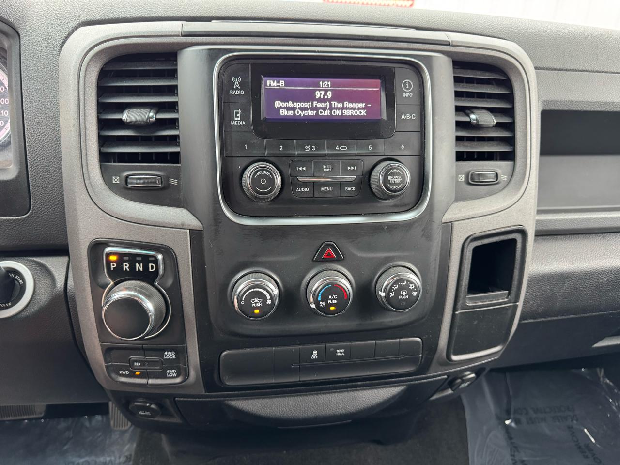 RAM 1500 4WD Crew Cab 140.5" Express 2016