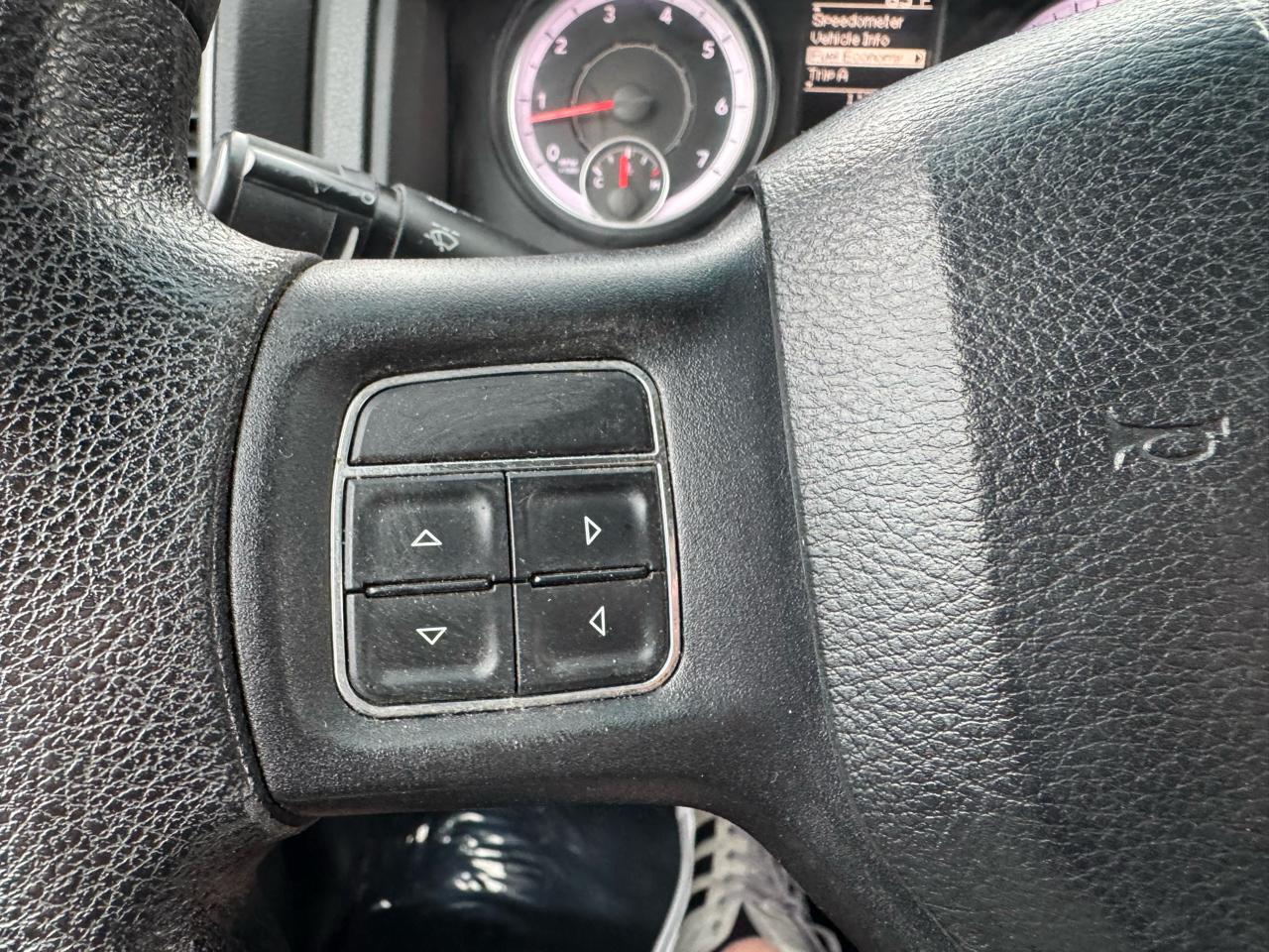 RAM 1500 4WD Crew Cab 140.5" Express 2016