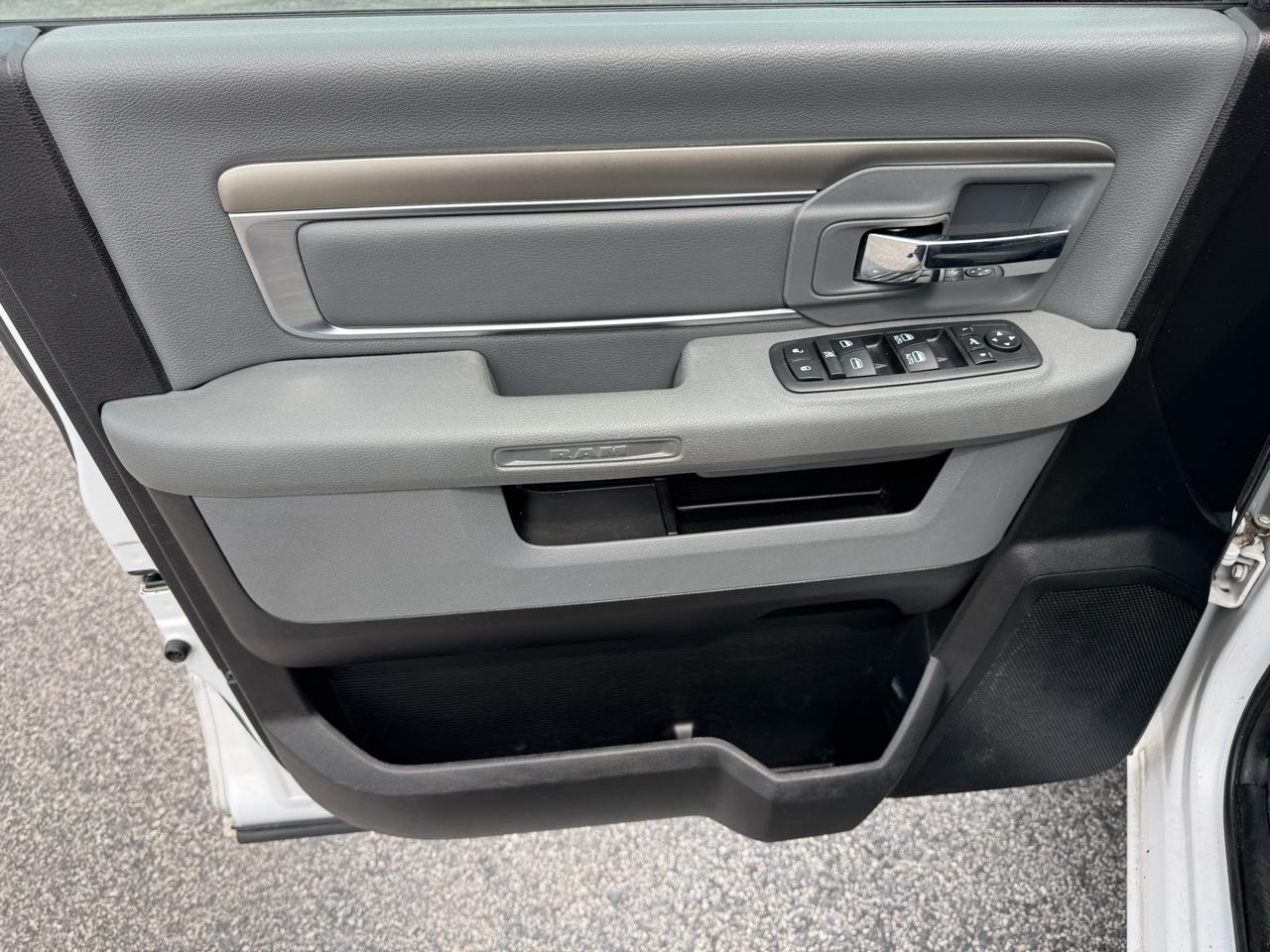 RAM 1500 Classic Warlock 4x4 Quad Cab 6'4" Box 2019