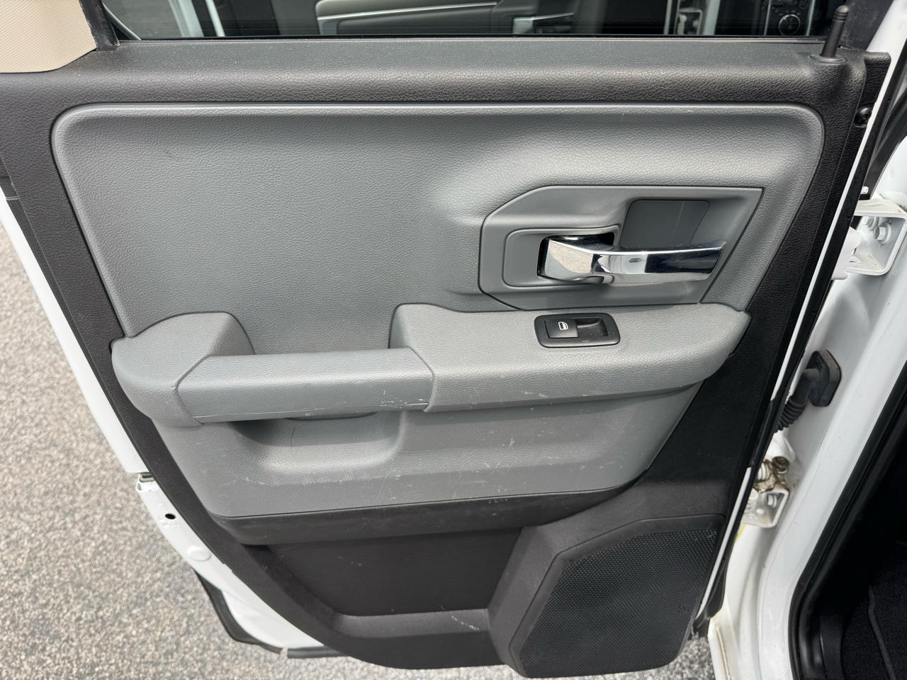 RAM 1500 Classic Warlock 4x4 Quad Cab 6'4" Box 2019